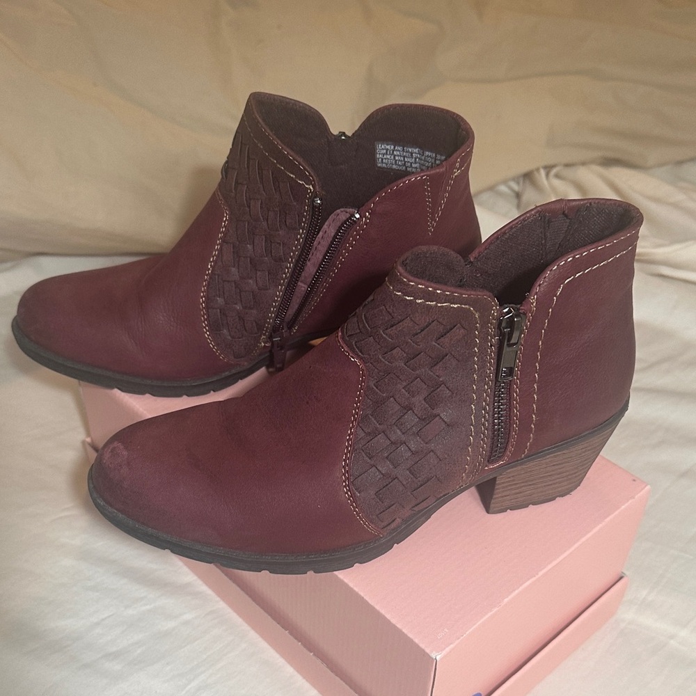 Earth Women's Maroon Ankle Boots